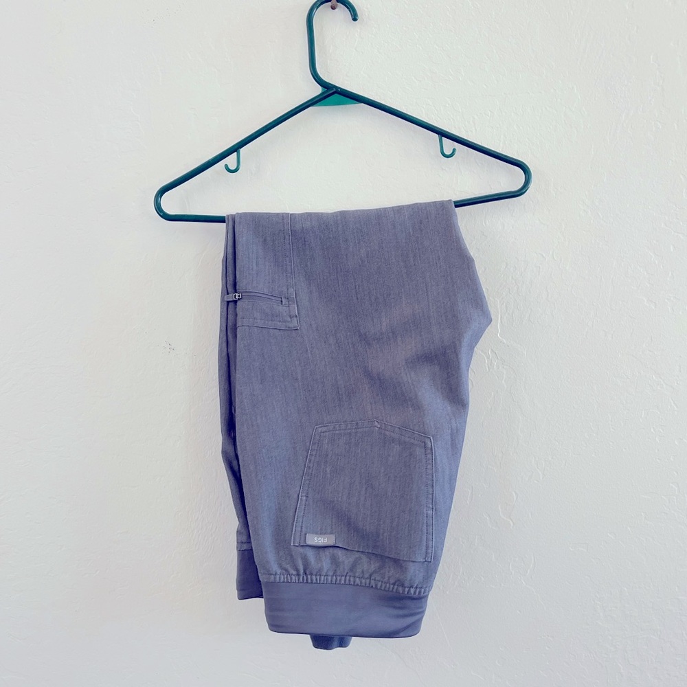 Small Petite Figs Zamora Joggers in Graphite